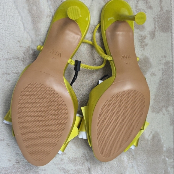 Zara Bright Yellow Bow Heels - Picture 4 of 6